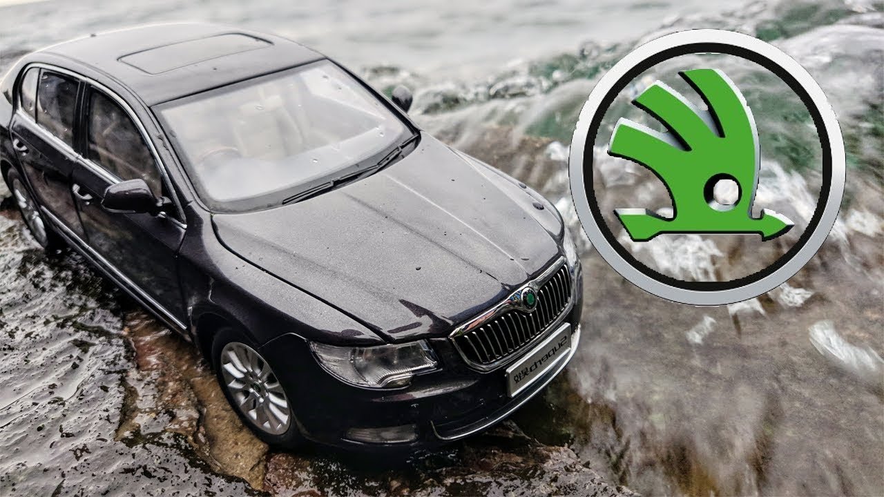 Unboxing of Skoda Superb (Official Merchandise) 1:18 diecast scale model