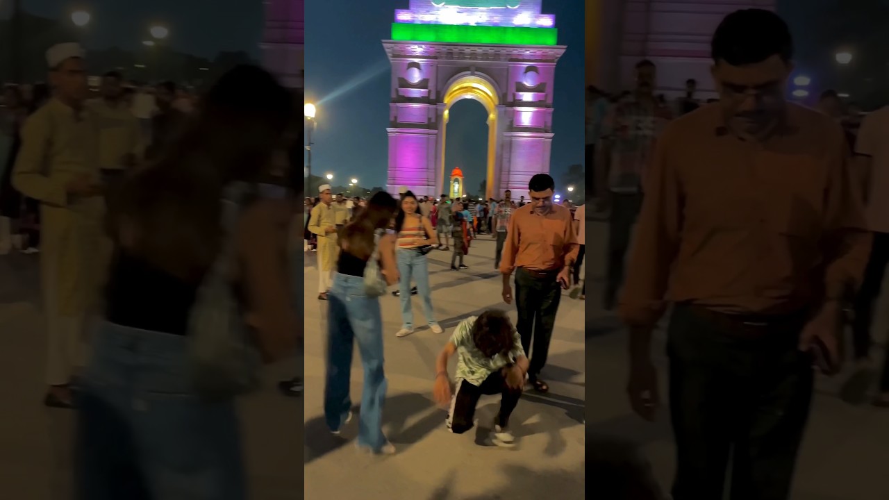 Backflip Cute 🥰 Girls Reaction 😍 At India Gate🇮🇳 #shorts