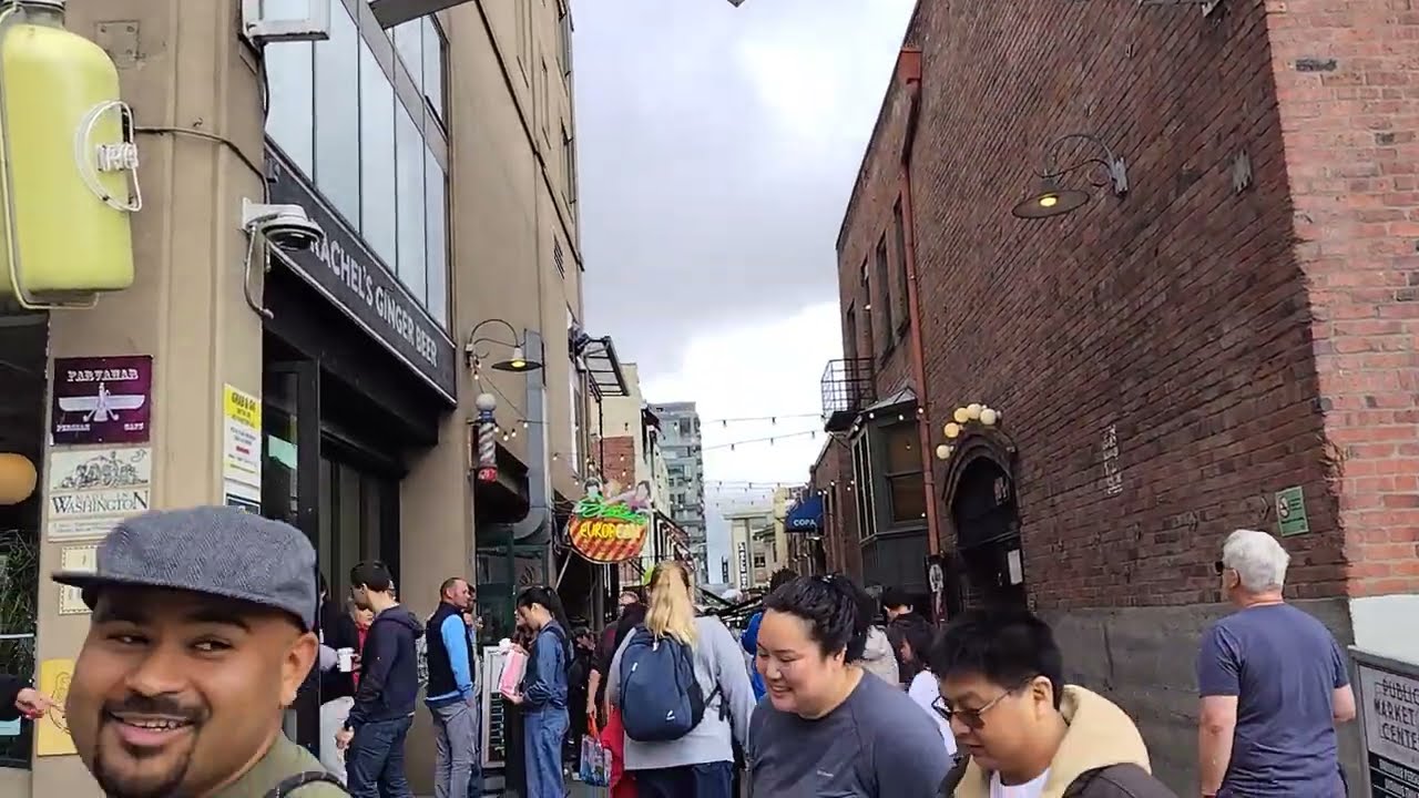 2025年6月21日。シアトル・パイクプレースマーケットを歩く