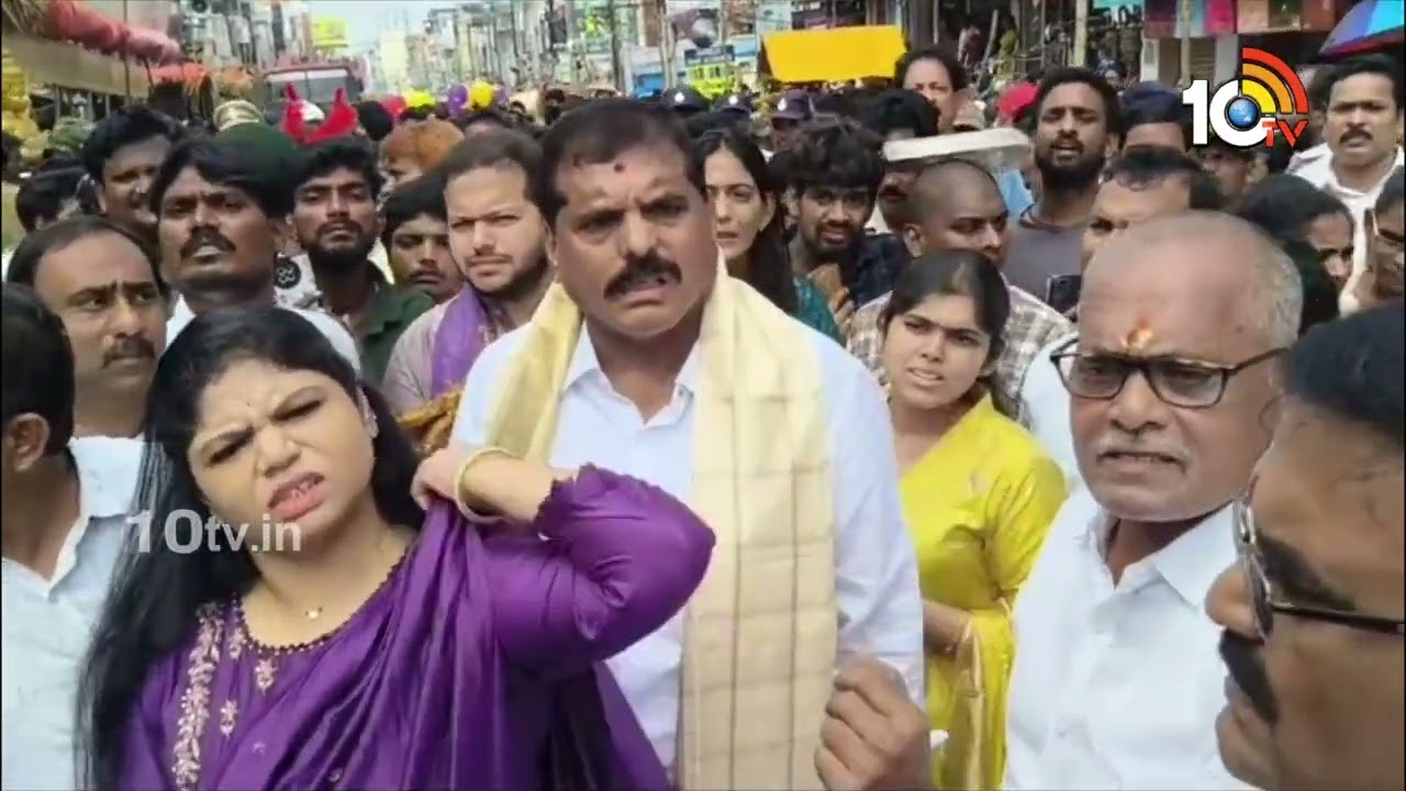పైడితల్లి అమ్మవారిని దర్శించుకున్న బొత్స | Botsa Visits Pydithalli Ammavari Temple in Vizianagaram