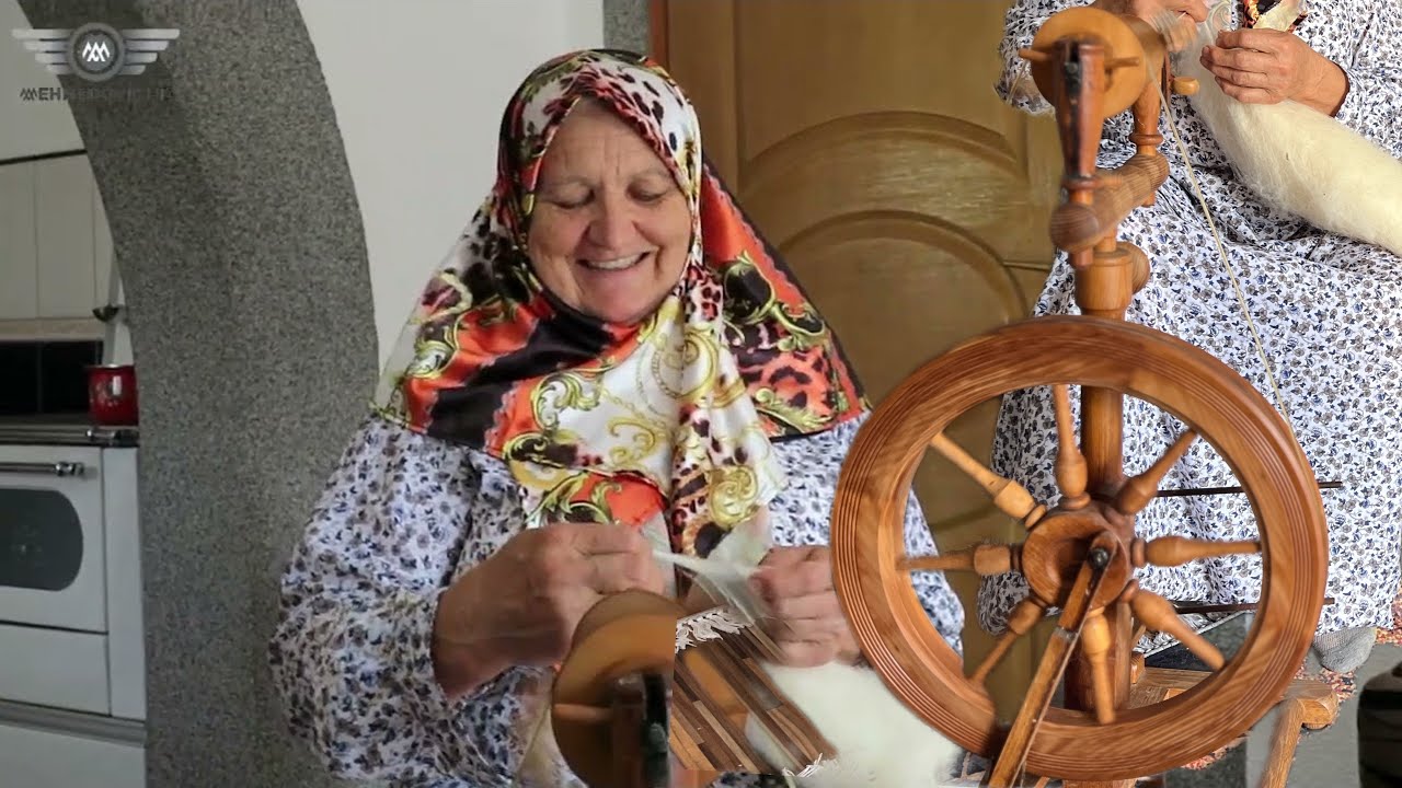 Ima 65 godina, priča engleski jezik, prede vunu i radi s pčelama! 