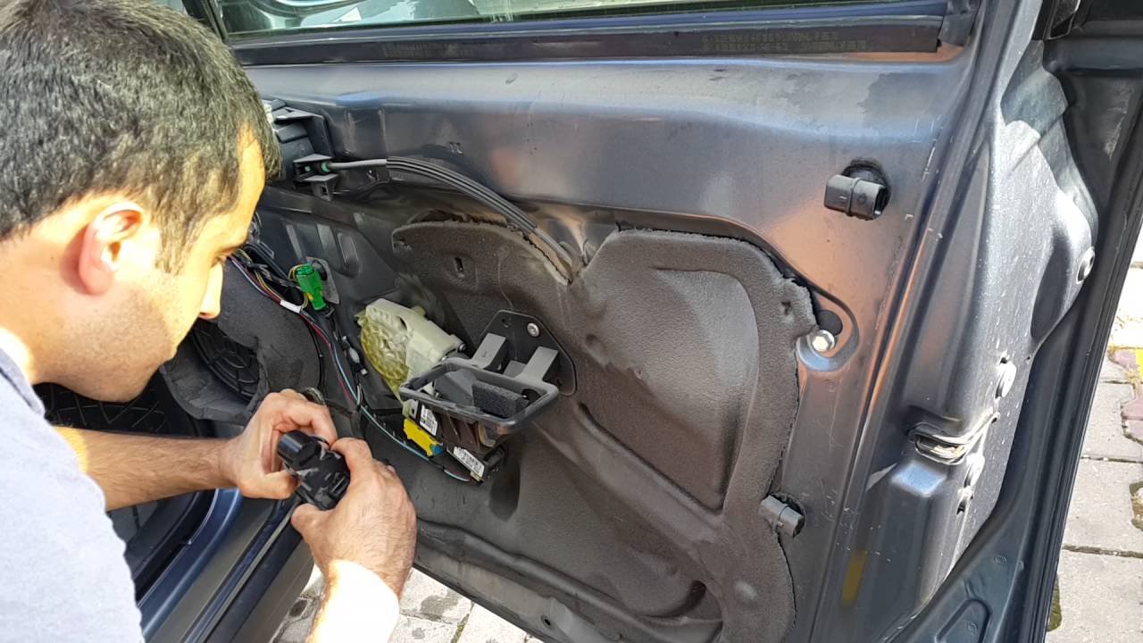 Citroen C4 ön kapı gergisi değişimi.