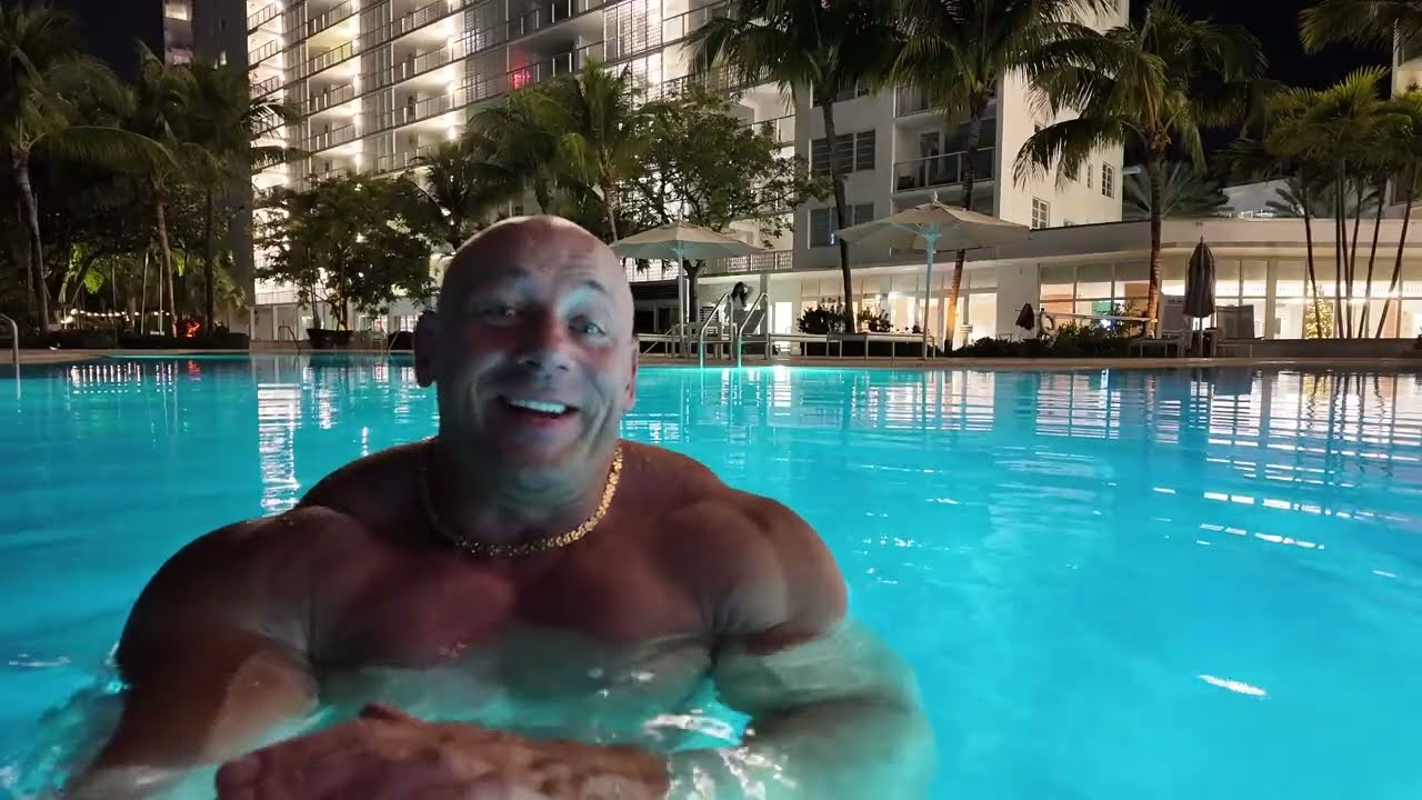 Rekin w basenie w Miami | VLOG Robert Burneika