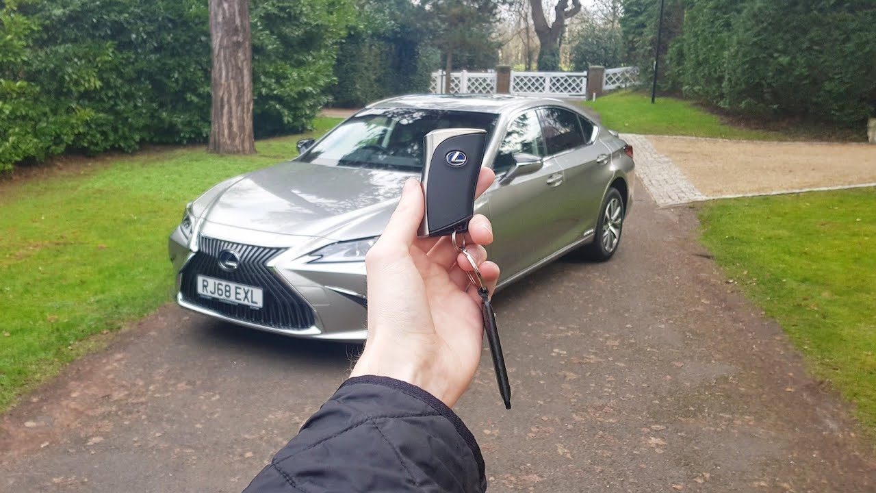 2019 Lexus ES 300h: In-Depth Exterior and Interior Tour!