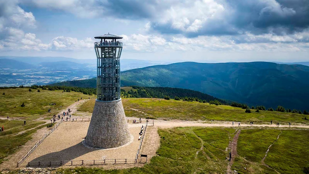 Wieża widokowa na Śnieżniku z lotu ptaka                 [ 4k ]