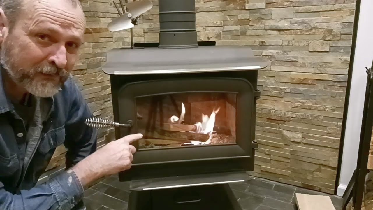 Разжигаем огонь в нашей дровяной печи Ashley Hearth #AW1120E-P площадью 1200 кв. футов.