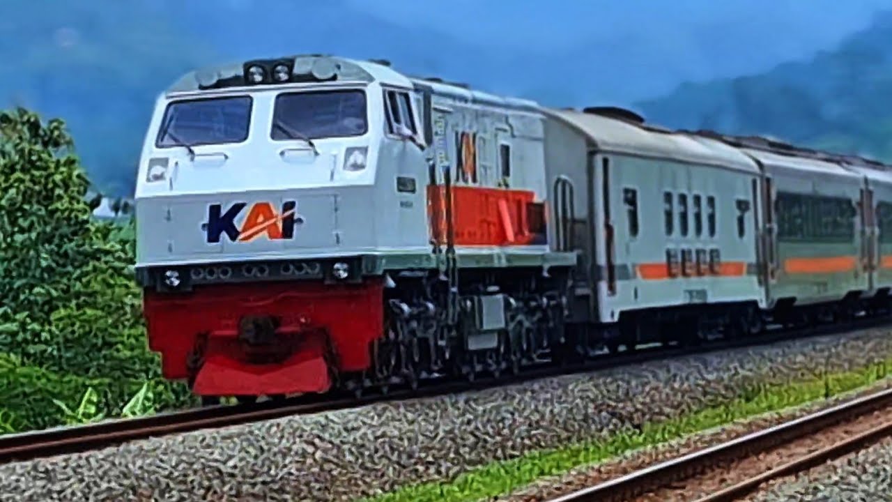 KERETA API PANJANG‼️ HUNTING 33 KERETA API NGEBUT DI PERLINTASAN MENIKUNG