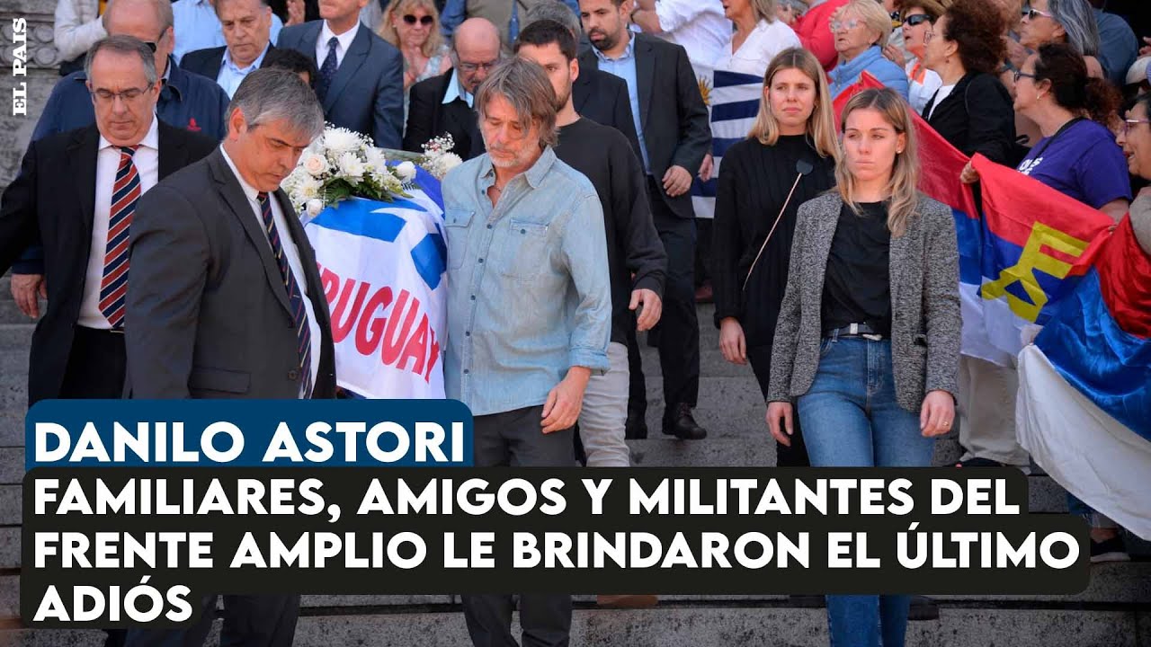 Familiares, amigos y militantes del Frente Amplio le brindaron el último adiós a Danilo Astori