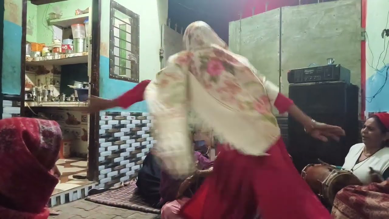 Ak बीस बरस की छोरी। jangal में चरावे भेड़। मेरा दिल धड़का। #haryanvilokbhajangeet #dance #viralvideo 