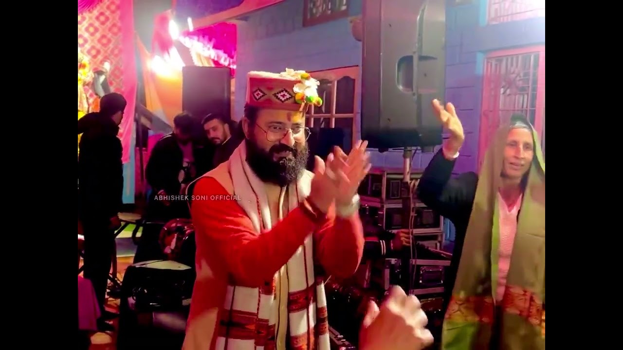 बारिश की वजह से बंद हुआ Sound, फिर माताओं बहनों के साथ बिना Mic के चला कीर्तन ❤️