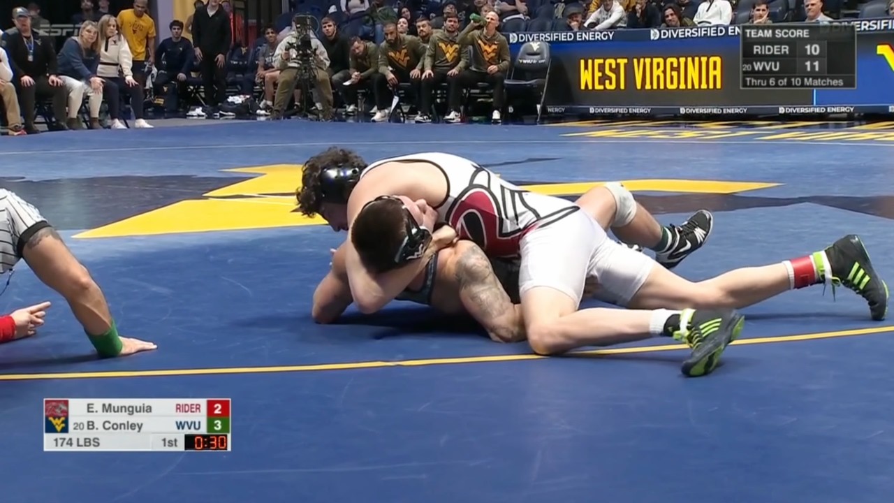 174lbs Brody Conley (West Virginia) vs Enrique Munguia (Rider)