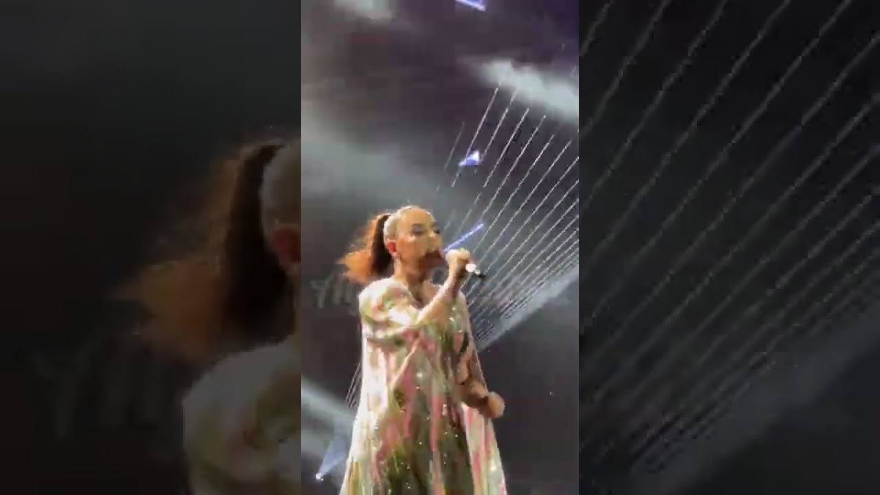 Ebru Gündeş - Deli Divane (İzmir Aliağa Konseri)