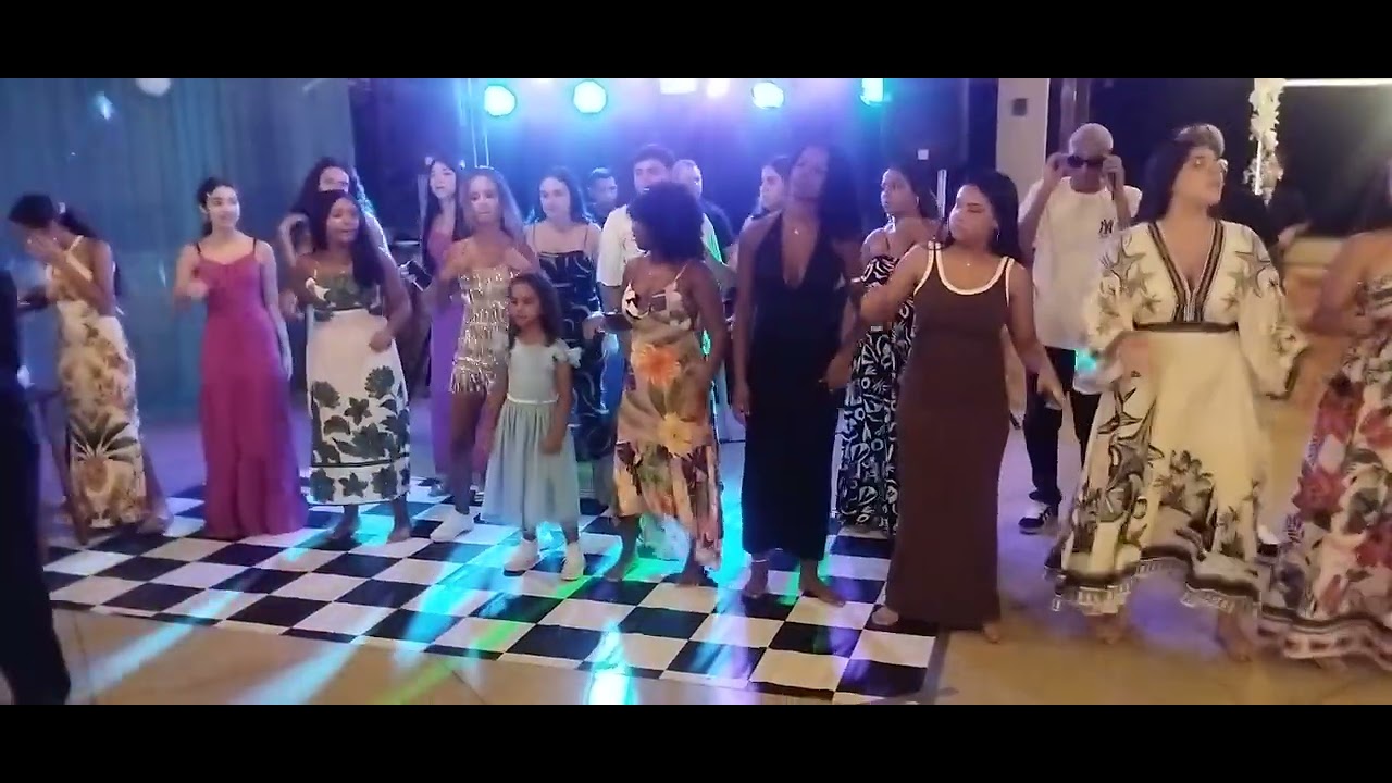 Níver Mylena 15 anos, dança com amigas. 