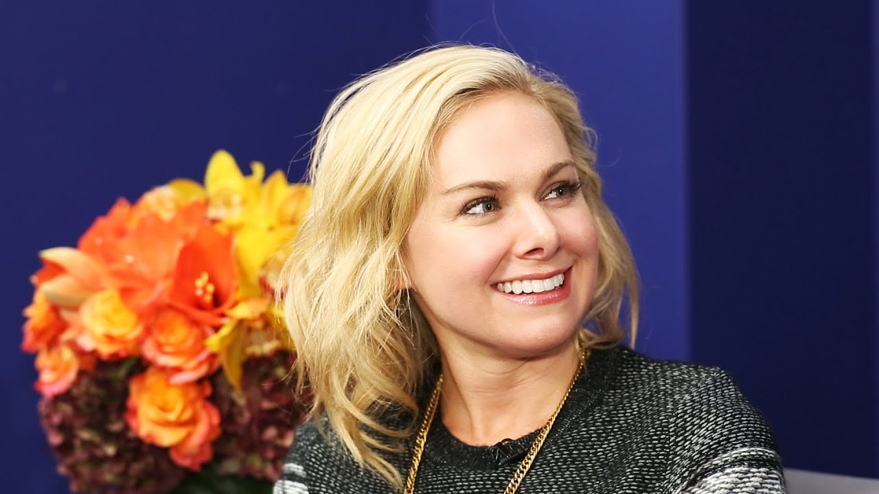 One on One: Laura Bell Bundy (LEGALLY BLONDE, ANGER MANAGEMENT) on YouTube's Skits-O-Frenic