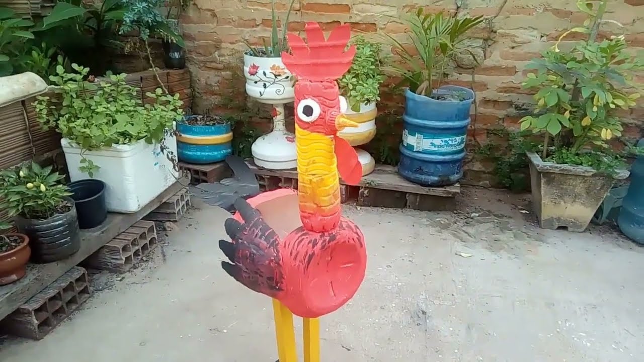 Como fazer um galo de garrafa pete para jardim