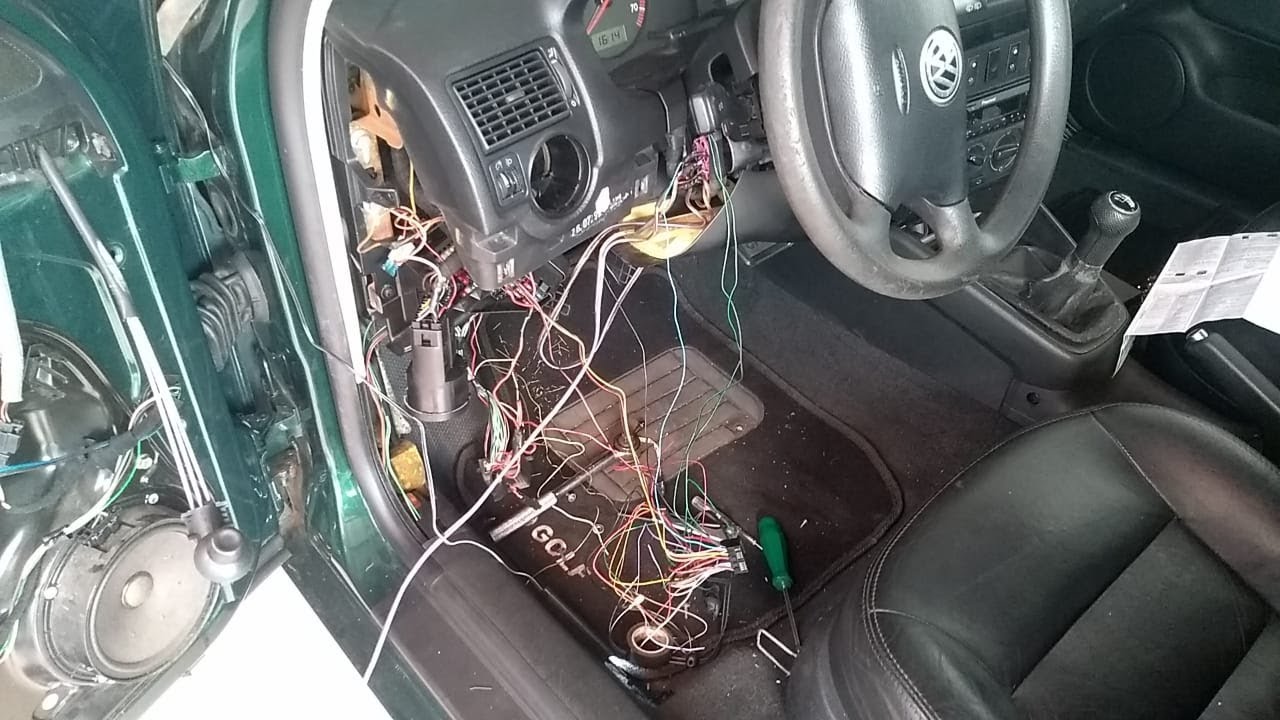 VW Golf 1999: Revisão elétrica e instalação de Alarme Positron