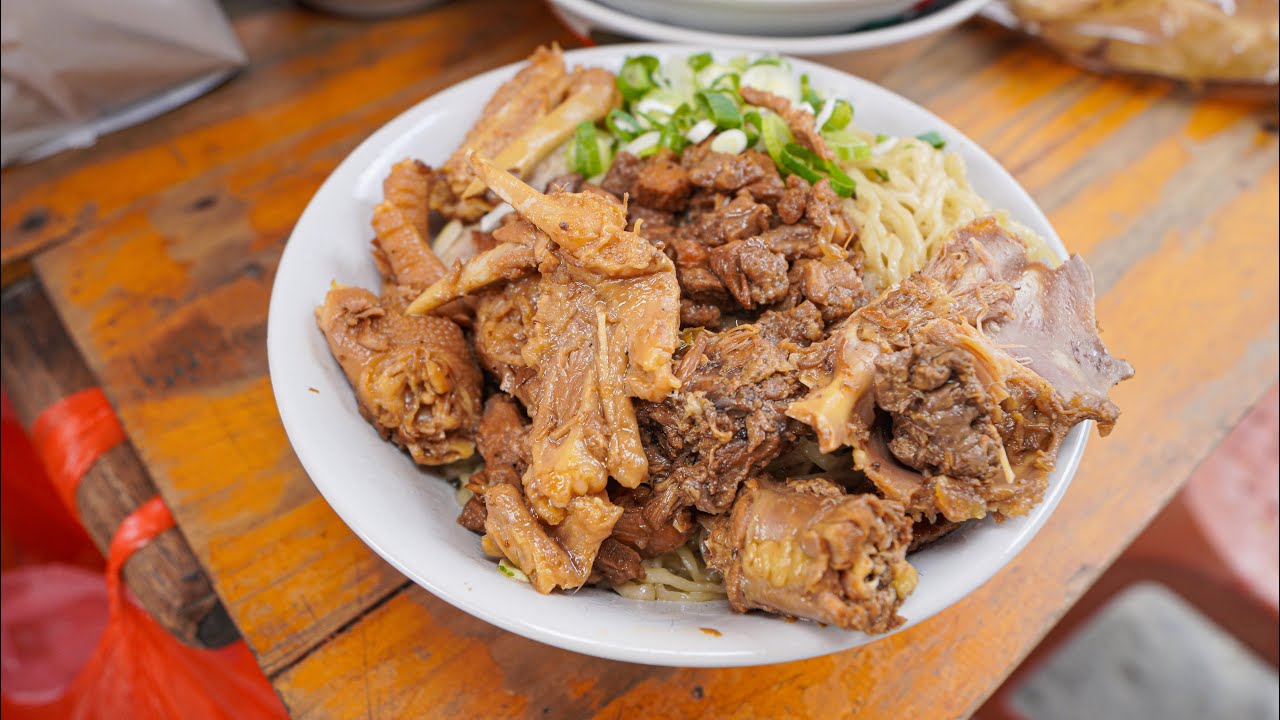 SEHARI PRODUKSI MIE BISA SAMPE 300 KG, SATU WILAYAH DISINI YANG JUALAN MIE AYAM MASIH SODARA SEMUA !