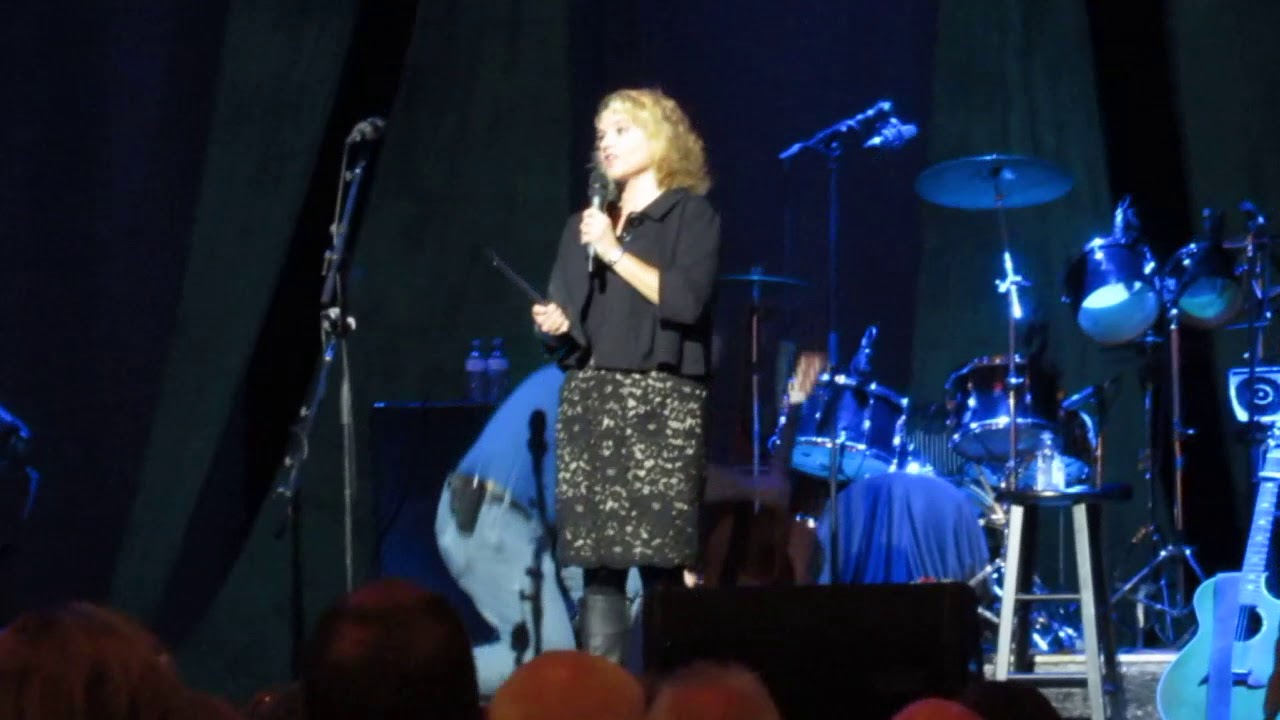 MVI 3218 EMCEE ORILLIA-INTRO-Nov.17,2018-GordonLightfoot - CHAR video