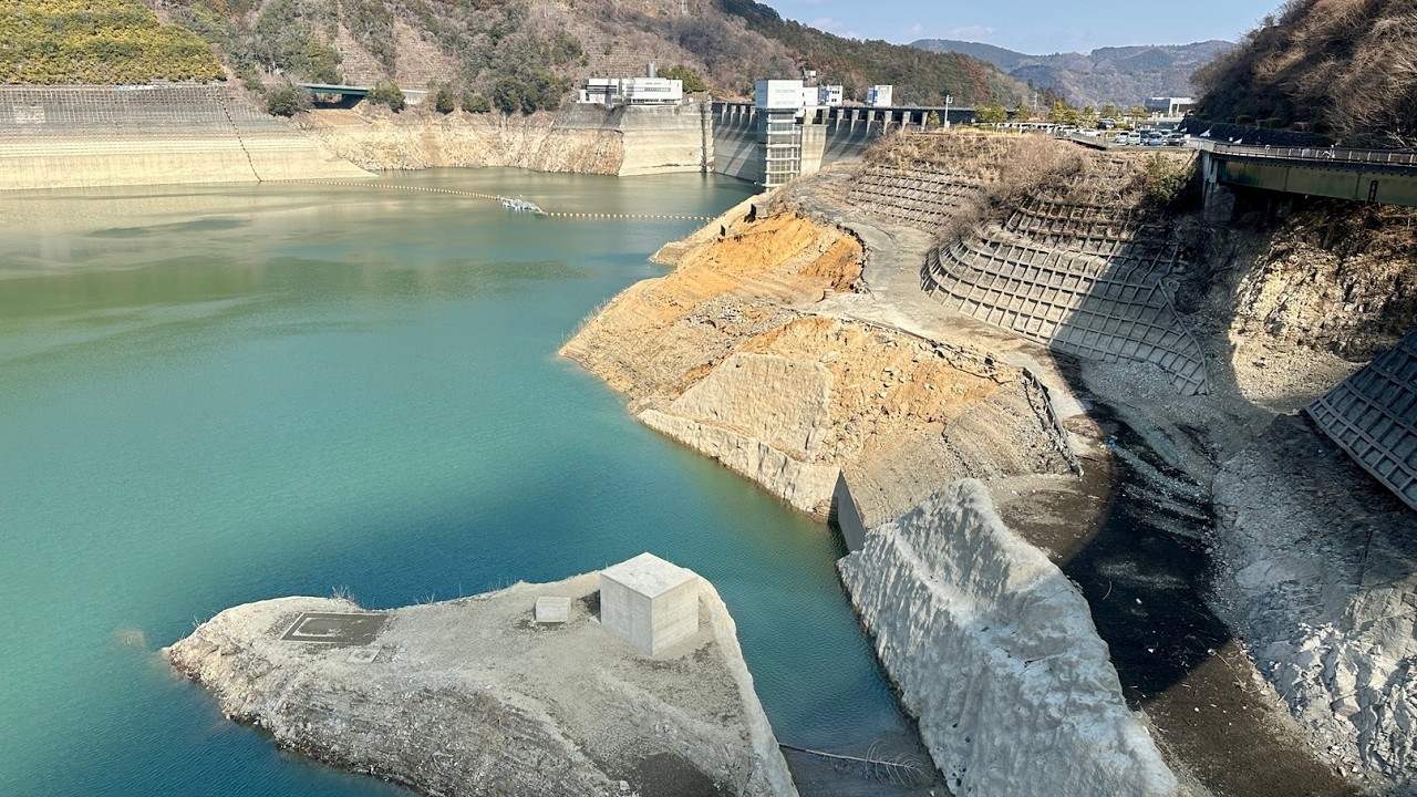 【過去最低水位の宮ケ瀬ダム】あいかわ公園からダム上に&hellip; 熊目撃情報あり、ご注意を！（2026/02/22）