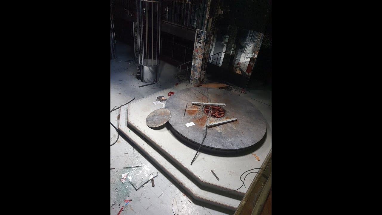 On visite la discothèque de ma jeunesse (urbex).