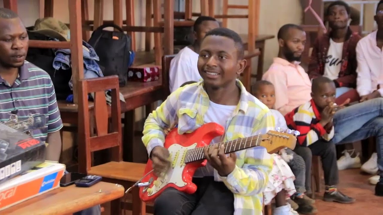 orchestre messager de l'espérance  ⅅᎯℕЅ Un ᴄᴏɴᴄᴇʀᴛ ԼƖƔЄ ( E'KIPIMO ) thermomètre spirituel