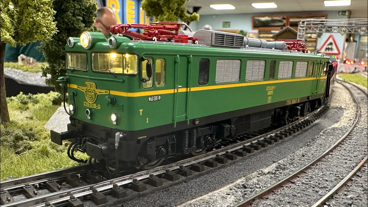 279 016 RENFE Expreso “COSTA VASCA” Bilbao Abando - Madrid Chamartín