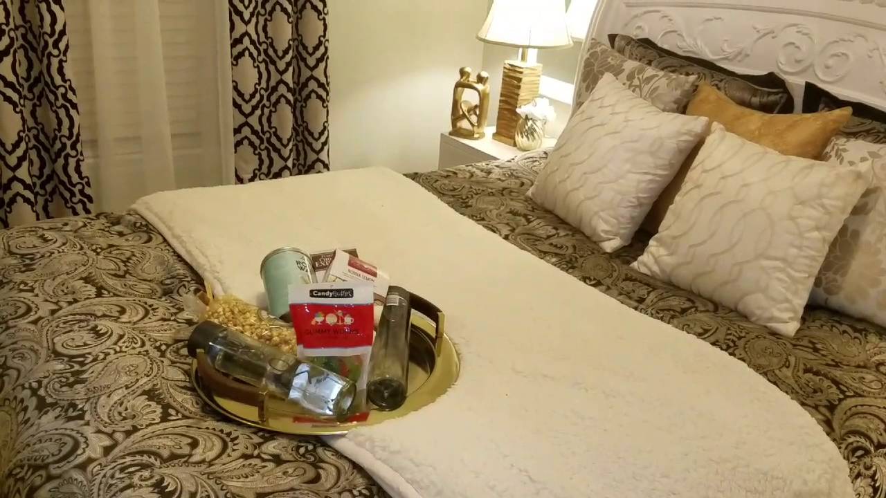 UPDATED: Fall Living Room tour/ Guest bedroom Tour/Entry Way Tour