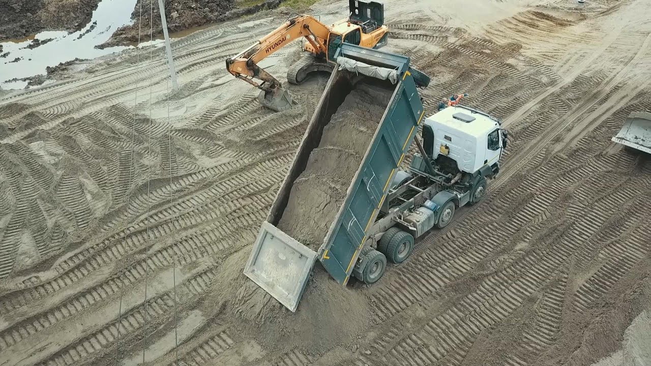 Renault Kerax 8x4 Meiller Kipper - Drone video