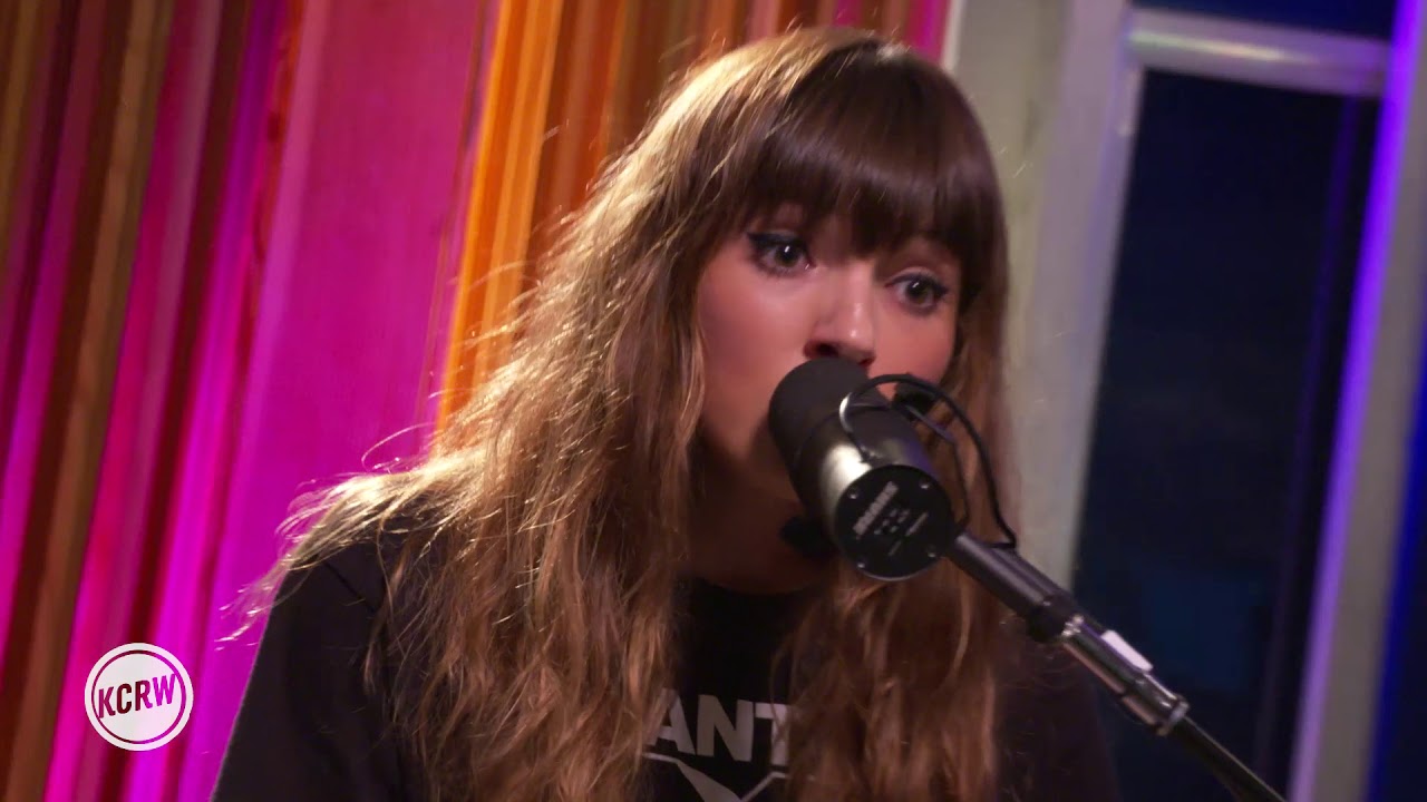 Oh Wonder performing 