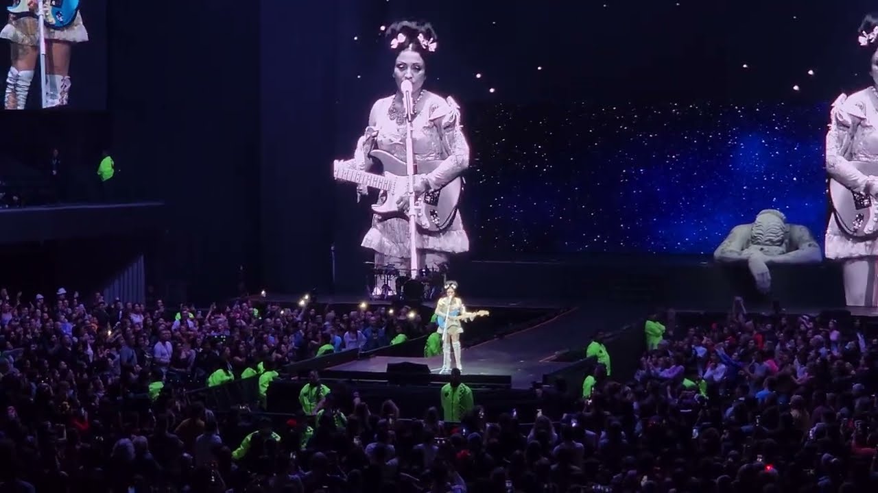 Tu Falta De Querer - Mon Laferte en Buenos Aires, Argentina 2024