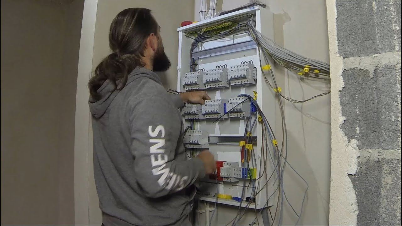 Składanie rozdzielnicy elektrycznej dla standardowej instalacji cz.1