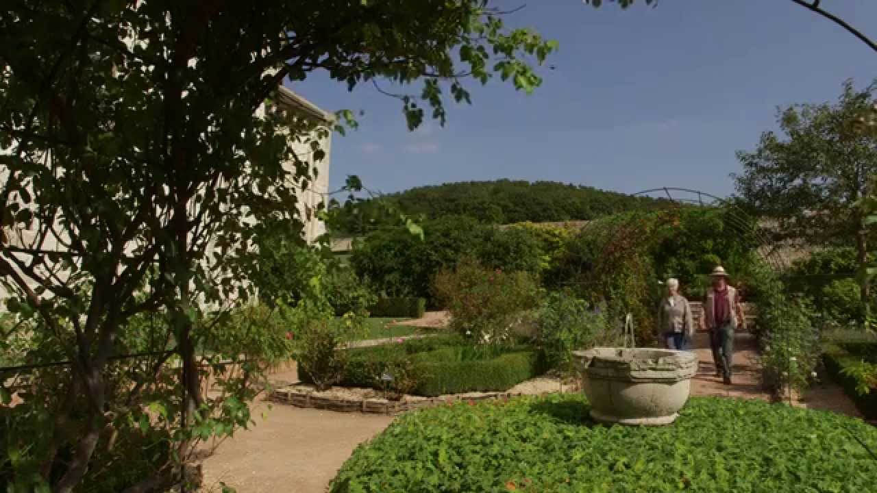 Normandy : St.Georges-de-Boscherville Abbey gardens