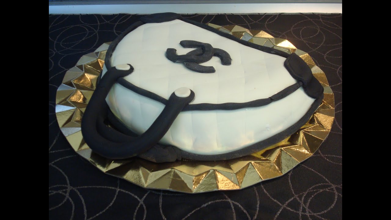 Tarta fondant de bolso Chanel | Recetas fáciles de Los Postres de Mami