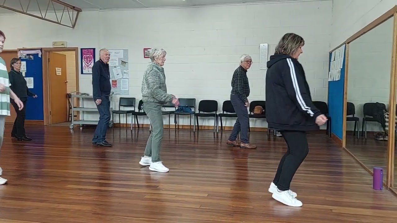 Country Dancing Queen - Easy Intermediate Line Dance