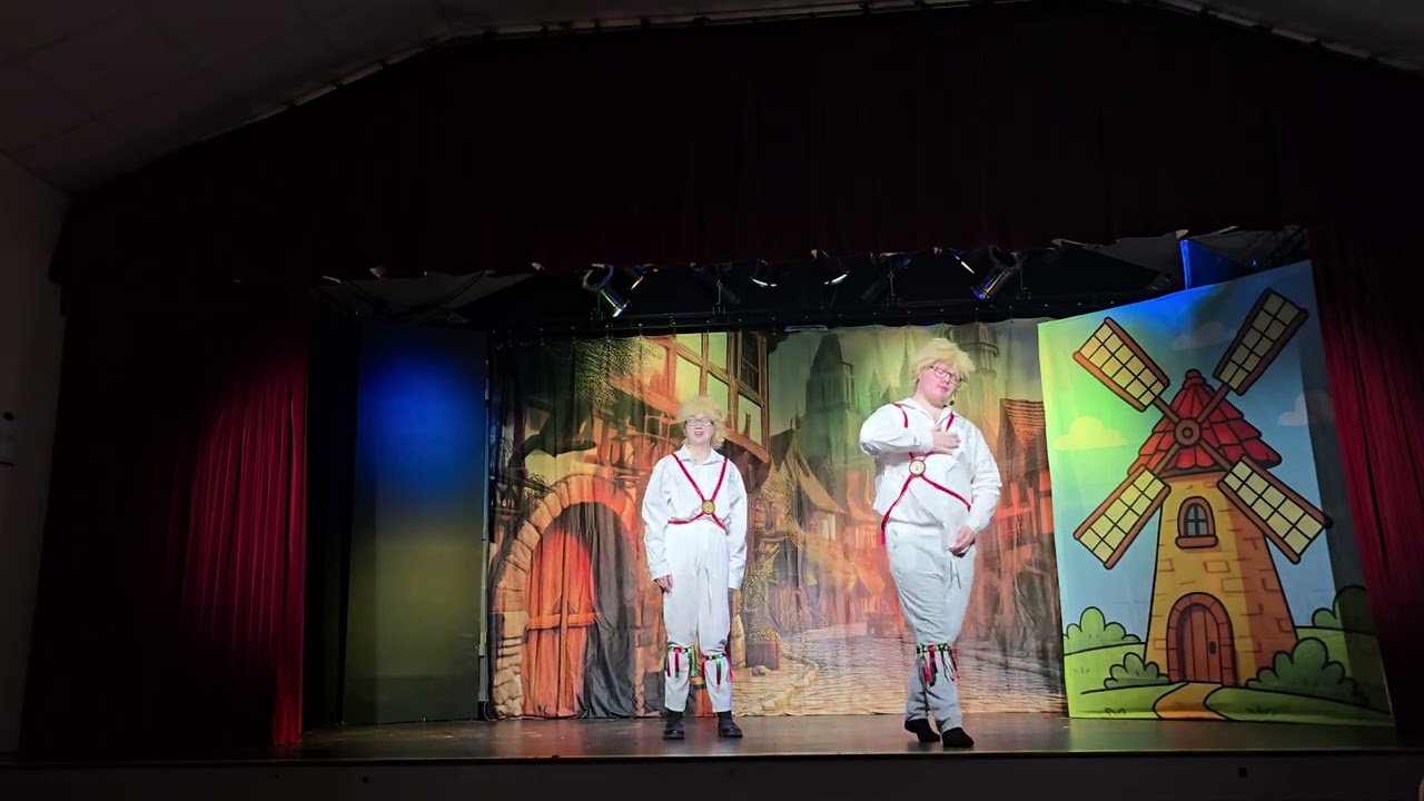 Pant and Spec's first scene in Puss in Boots