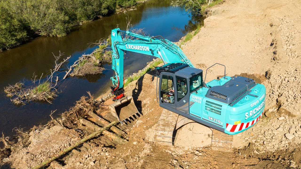 Kobelco SK210-11 excavator rebuilds Scottish riverbank