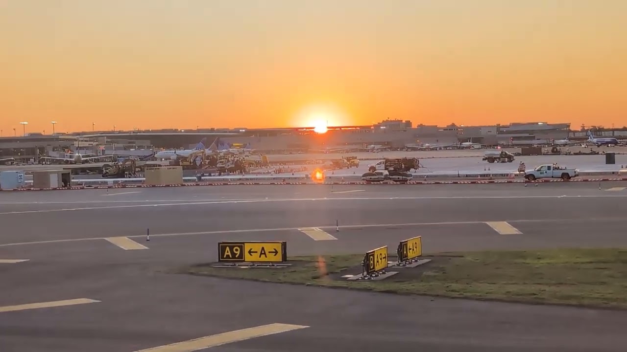 Sunset at EWR Newark Airport, Push Back, Taxi in SAS AirBus A321 NX Aircraft on 2025.09.11 Part1./2