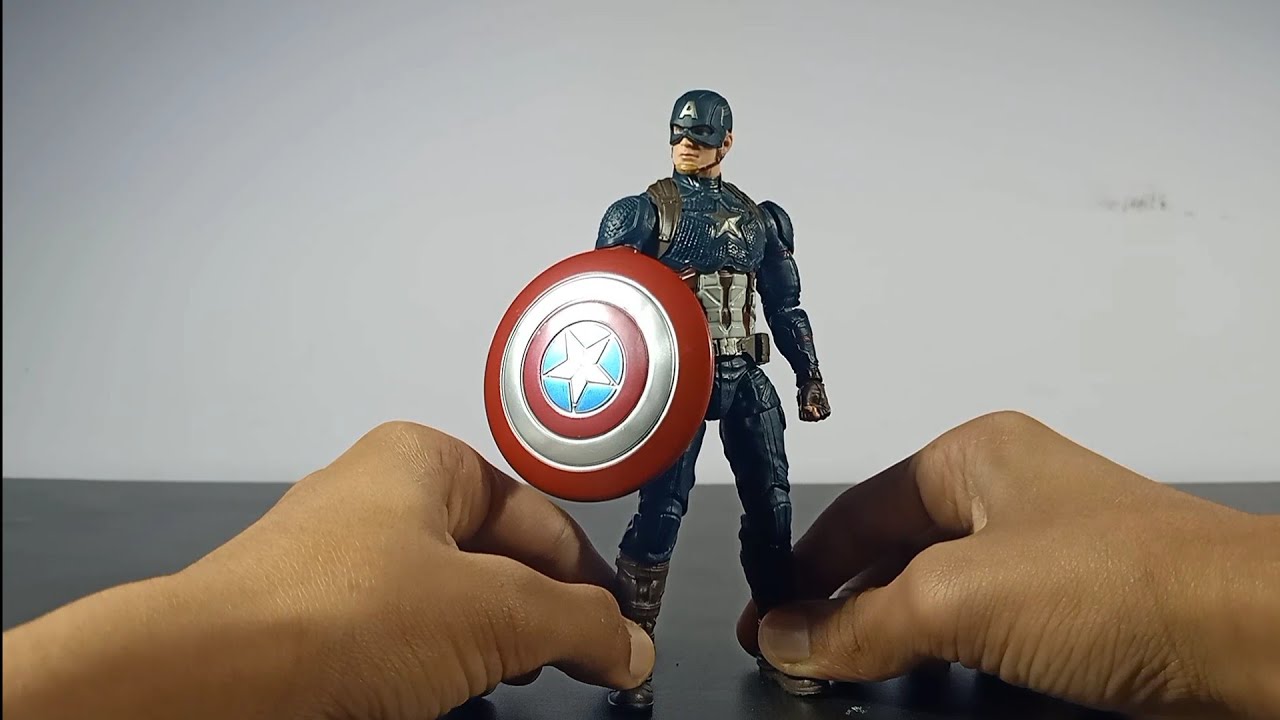 10 poses you can try for your Marvel Legends Captain America.