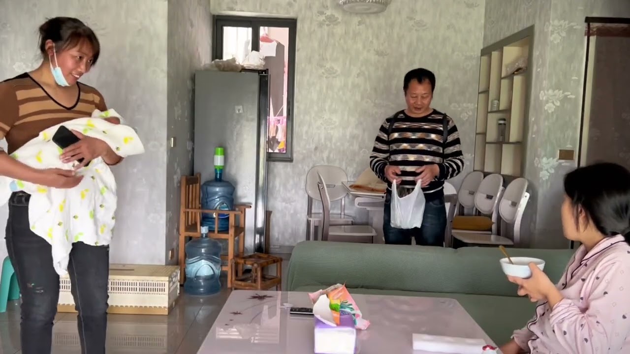 殷二今天炖鸽子，他舀多少就叫我吃多少，我真的是无语啦#坐月子 #记录真实生活