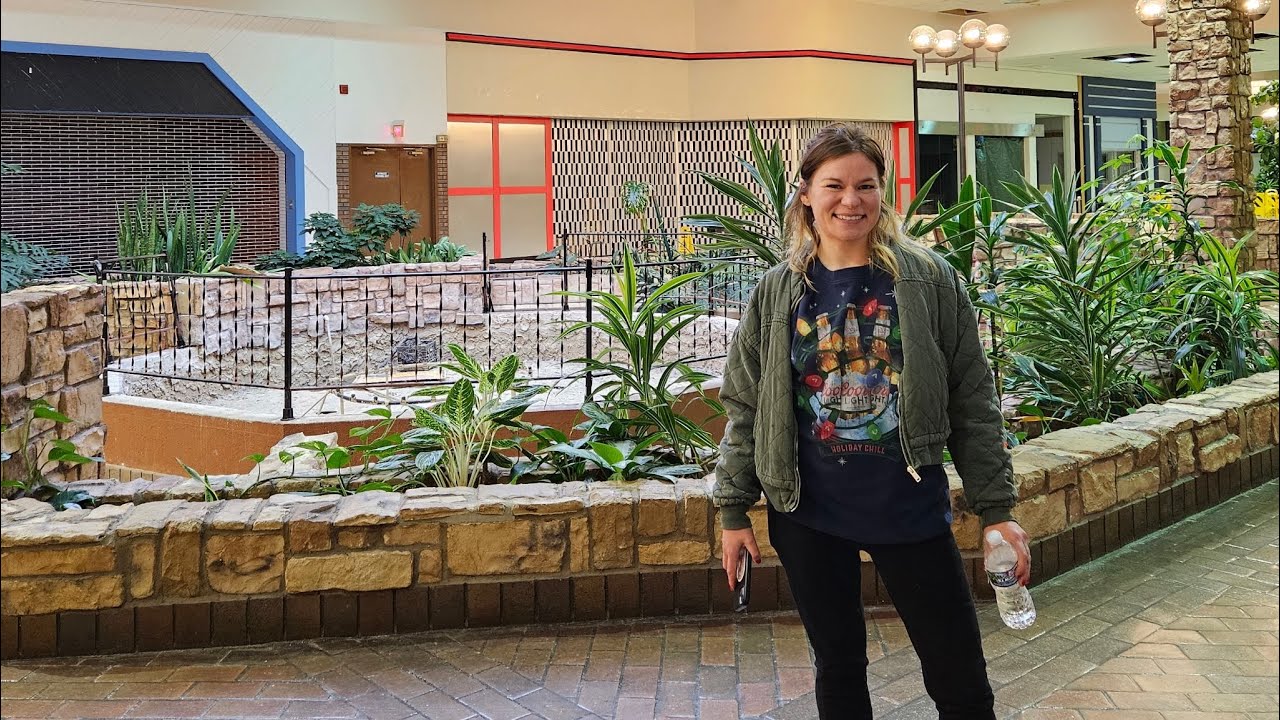 BUSTED BY SECURITY AT THE DEAD MALL (incident filmed) Cranberry Mall - Cranberry, PA