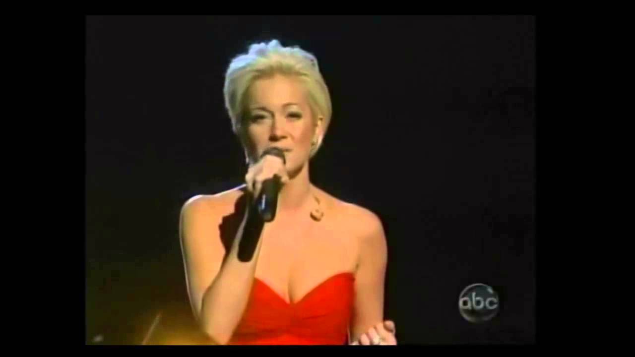 Amazing Kellie Pickler Sings Her Own Song I Wonder & Makes Herself CRY