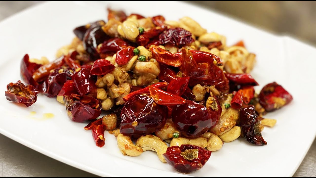 【痺れと辛さがクセになる鶏肉とカシューナッツのマーラー炒め】麻辣腰果鶏丁　Stir-fried chicken and cashew nuts spicy style.