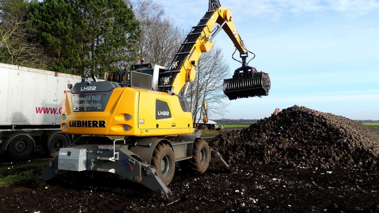 Bieten laden met de LIEBHERR LH 22. Ronald Bijl Muntendam.