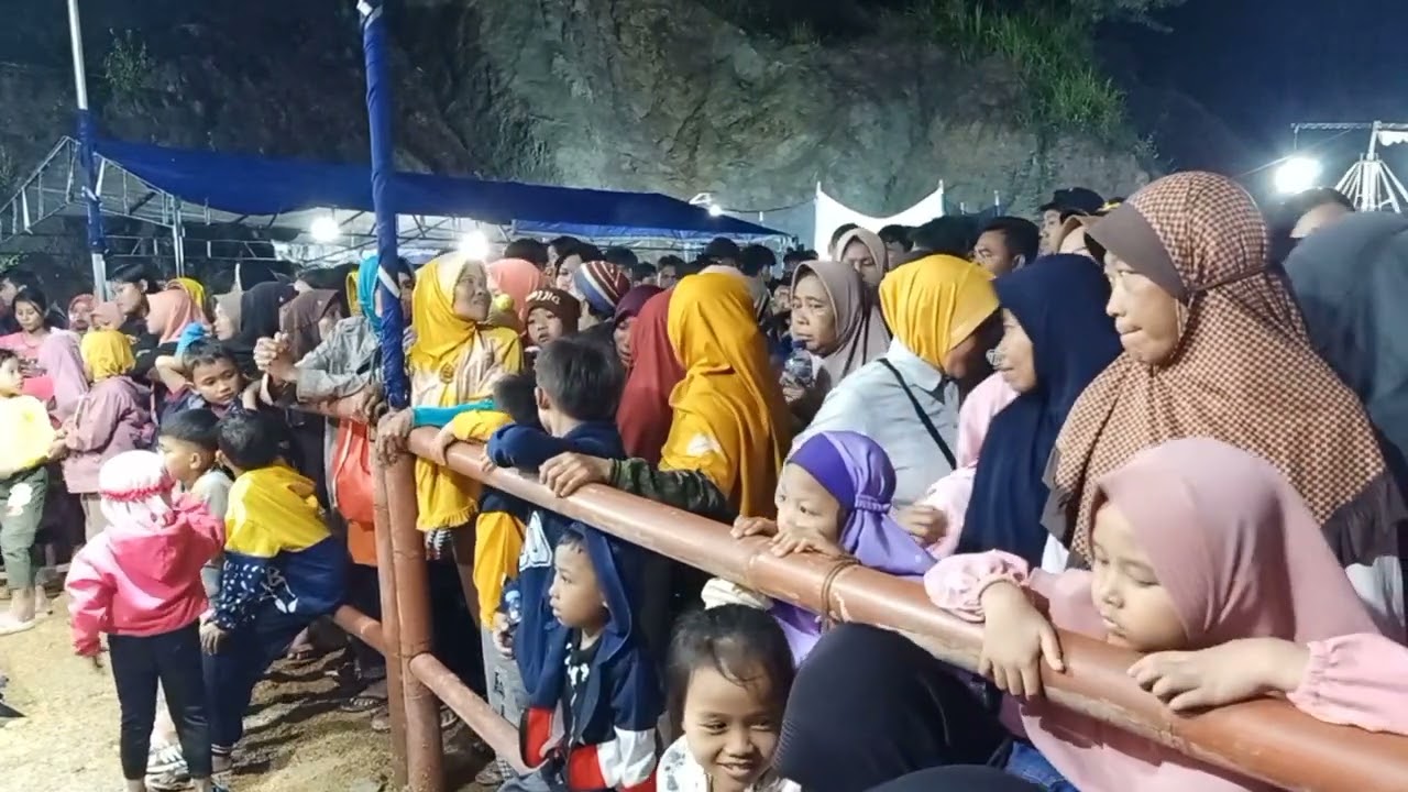 Rame poll sampai rela desak-desakan demi sang idola