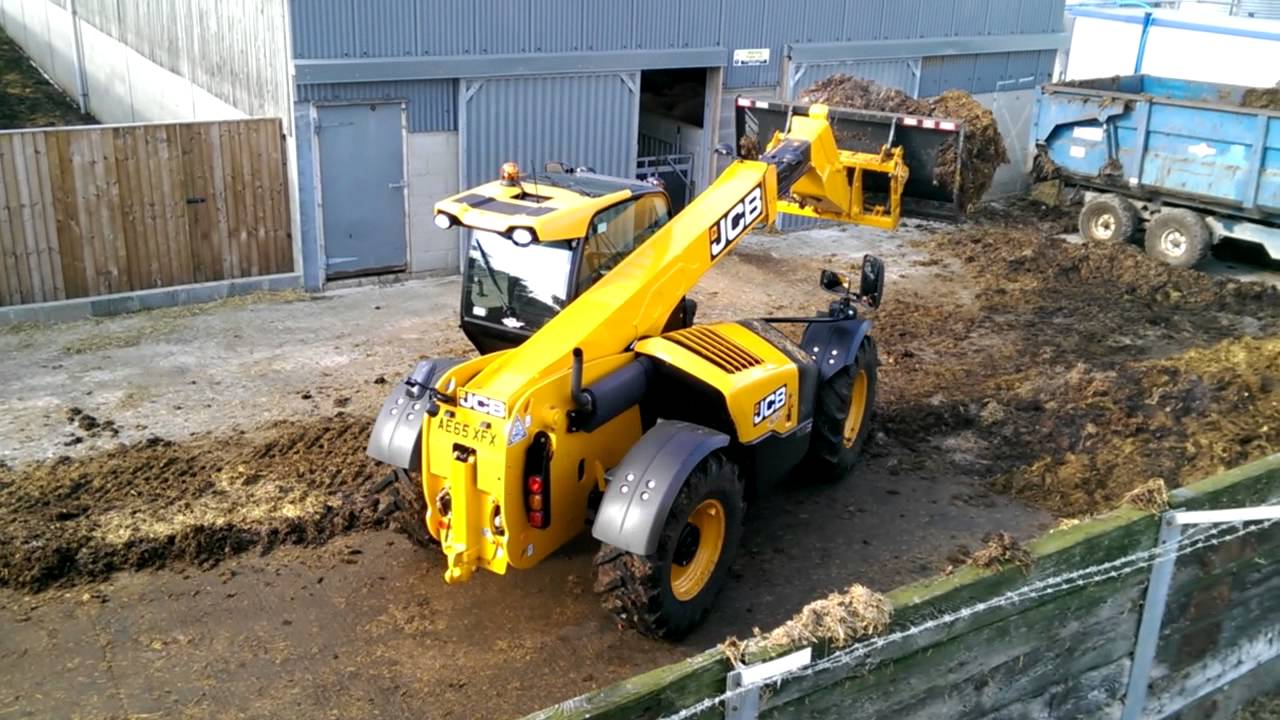 JCB 531-70 Loading Muck with Strimech Pro-Ag Fork