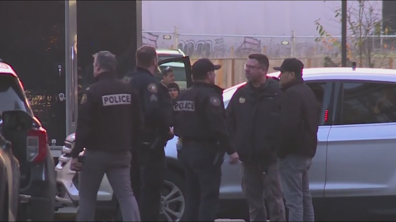 Suspect shot, killed by police in NW Portland apartment building