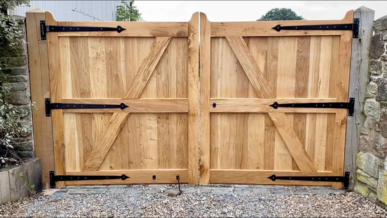 English Oak vehicle gates