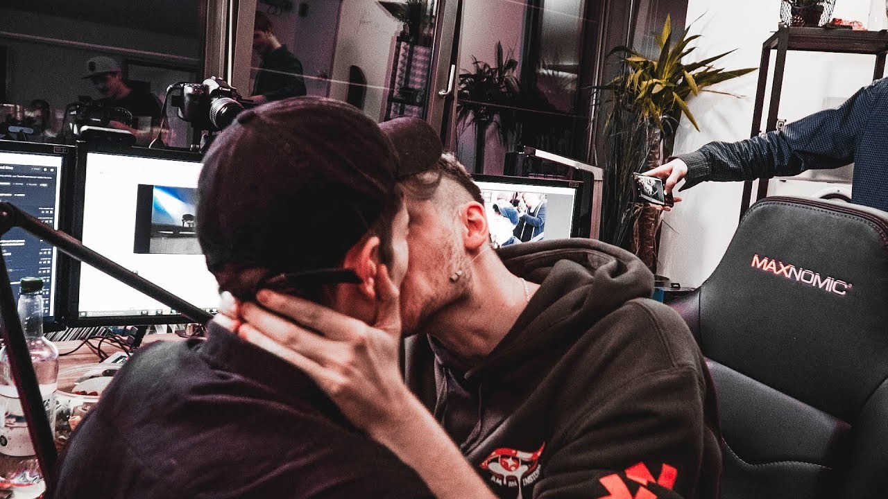 REWI für 25.000€ auf den MUND KÜSSEN | Rotpilz