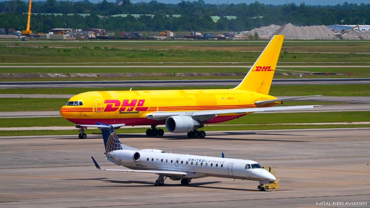 4K LANDINGS AND TAKEOFFS PLANE SPOTTING AT HOUSTON (IAH) INTERNATIONAL AIRPORT.
