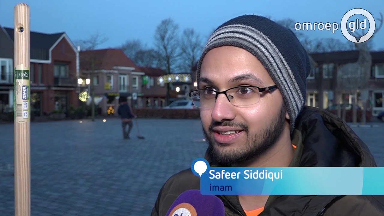 Moslims ruimen vuurwerk op uit geloofsovertuiging en 'niet als taakstraf'